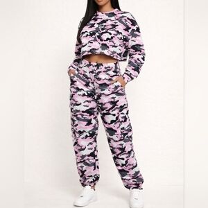 NWT By Egreis Camo 2 Piece Jogger And Cropped Pullover Set Size Medium